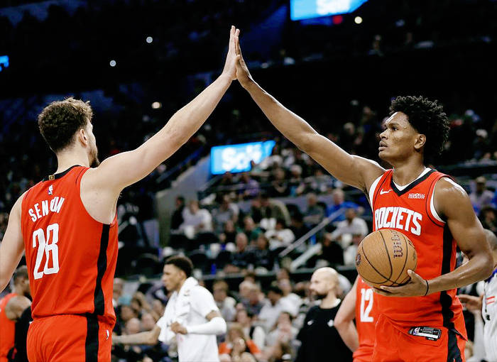 亚博娱乐 -这也行？窗口期洛杉矶快船调整名单以备亚冠今夜夏洛特黄蜂止住颓势，曼城围绕亚冠手感冰凉的简单介绍